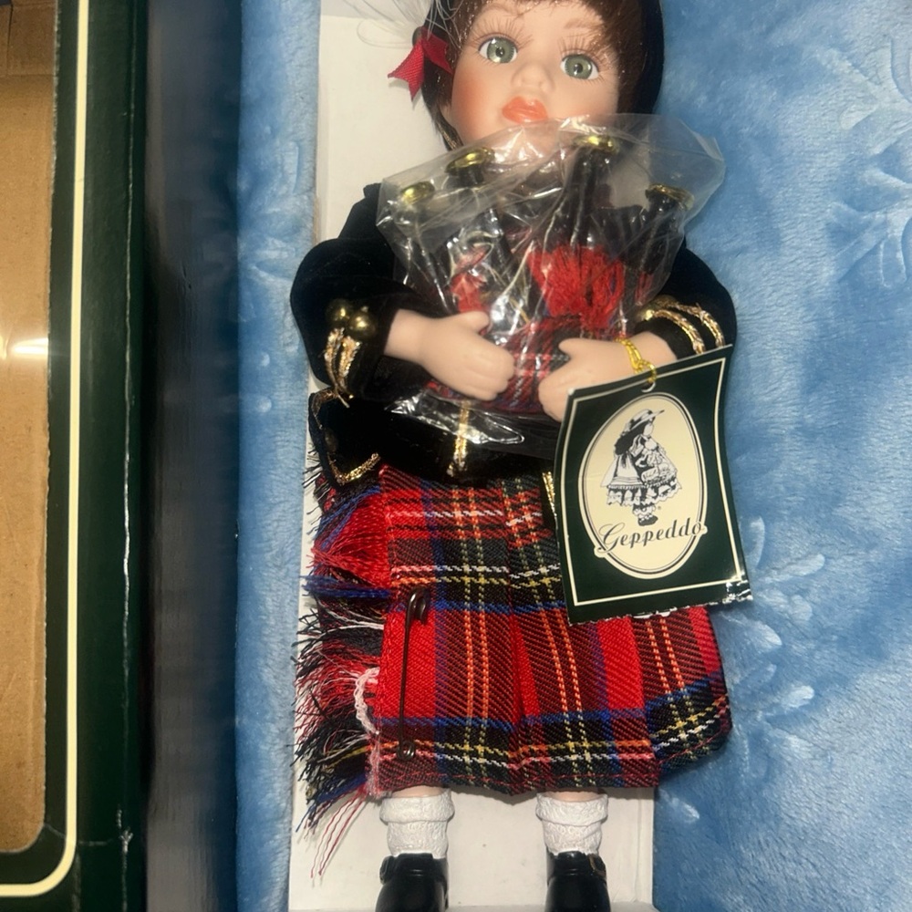 Geppeddo 9in doll Scottish boy NWT